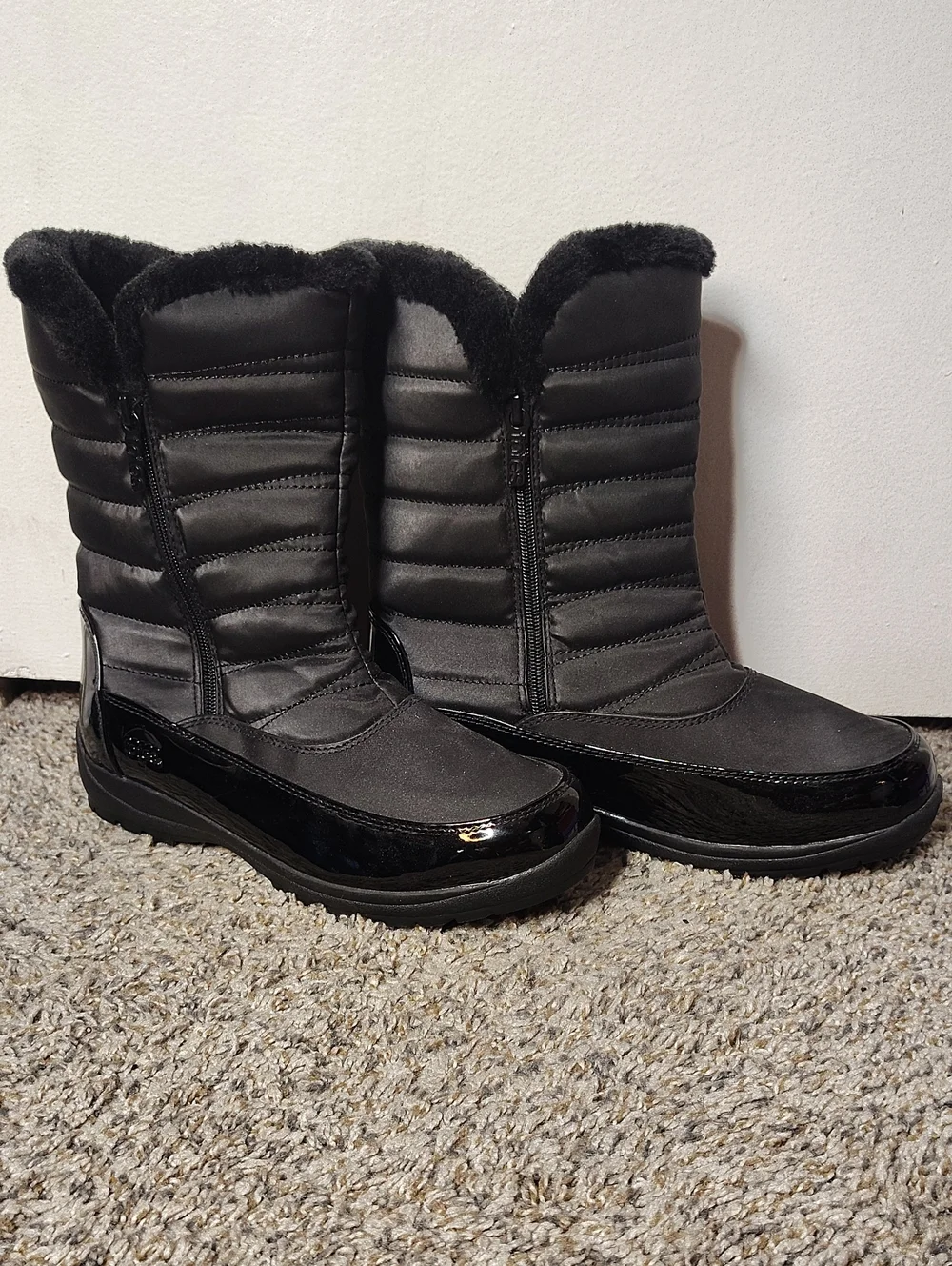 Totes Women's Black Insulated Winter Boots with Faux Fur Trim Size 10M